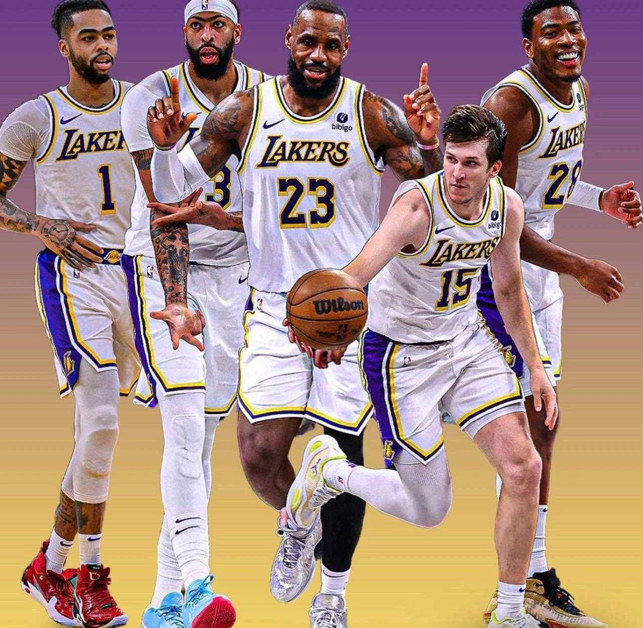 随机詹姆斯迎来二十赛季出色发挥，塞尔维亚队观众热烈欢呼！